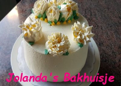 Fruittaart met ananas, perzik en creme au beurre
