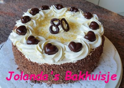 Verjaardagstaart met kersen