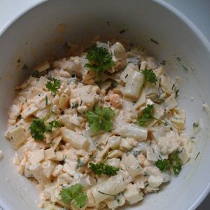 Aspergesalade met kaas en eieren