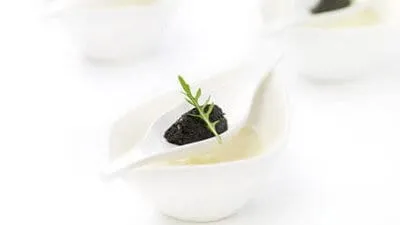 Knolselderijsoep met tapenade