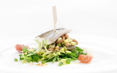 Sandwich van wijtingfilet met garnaaltjes, appel en avocado