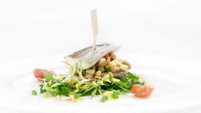 Sandwich van wijtingfilet met garnaaltjes, appel en avocado