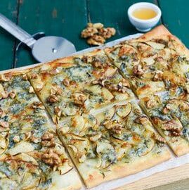 Pizza met appel en gorgonzola