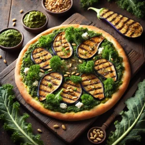 Pizza met krokante bodem, belegd met boerenkool-walnootpesto, gegrilde aubergineplakjes, verkruimelde geitenkaas en pijnboompitten, geserveerd op een houten plank op een donker rustieke houten tafel, met verse boerenkool en pesto als decoratie in zacht natuurlijk licht.