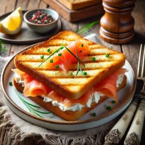osti met roomkaas, zalm en bieslook, geserveerd op een rustieke houten tafel, krokant gegrild en gegarneerd met verse bieslook en een schijfje citroen.