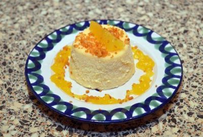 Parfait van sinaasappellikeur met sinaasappelsaus