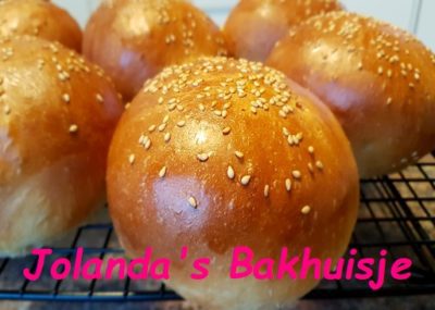 Hamburgerbroodjes met sesamzaadjes