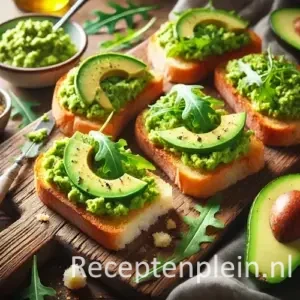 Bruschetta met avocado en rucola op houten plank met olijfolie en kruimels, in fris daglicht.