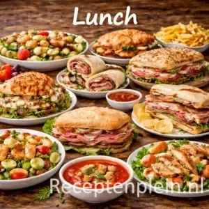 Lunch ideeën met broodjes, salade, soep en verse ingrediënten op een rustieke houten tafel