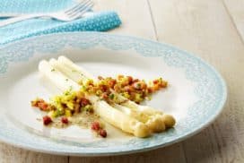 Asperges a la flamande met Breydelspek
