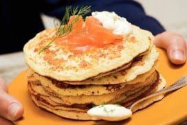 Aardappelblini met gerookte zalm