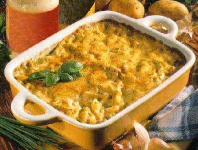 Aardappelschotel met ansjovis