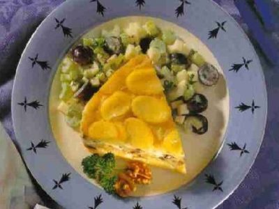 Aardappelschotel met blauwe kaas en walnoten