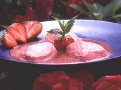 Aardbeienijsmousse