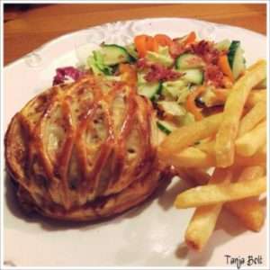 Angus Beef & Gruyère Burger in Bladerdeeg