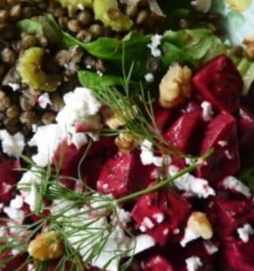 Bietenborani met geitenkaas en walnoten met lauwwarme linzen