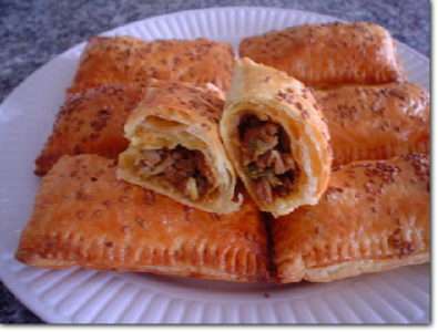 Bladerdeeg gevuld met shoarma