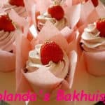 Chocolade cupcakes met aardbeien