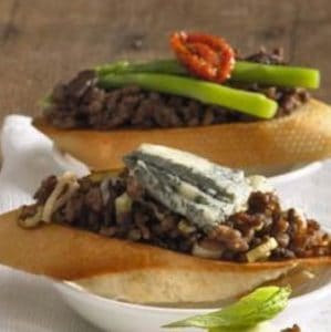 Crostini met gorgonzola en prei