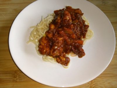 Gekruide kip met rijstnoedels