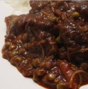 Indische hachee met sambalboontjes en hete komkommer