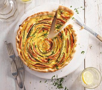 Kleurige groentequiche