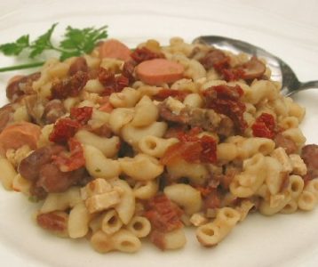 Macaroni met bruine bonen