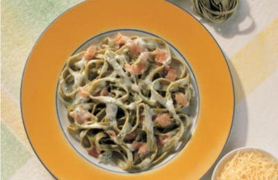 Macaroni met gerookte zalm en dille-roomsaus