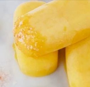 Mango ijslolly’s met een pittige dip