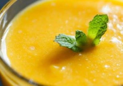 Mango-lassi smoothie