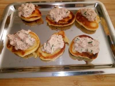 Mini blini’s met tonijn