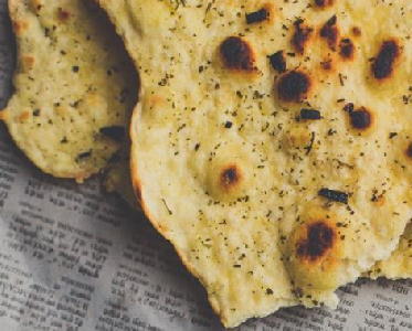 Naanbrood met knoflook en koriander