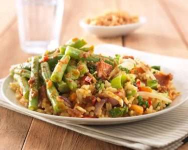 Nasi Goreng met Sajoer Boontjes en hamblokjes