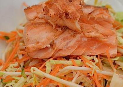 Oosterse salade met gerookte zalm