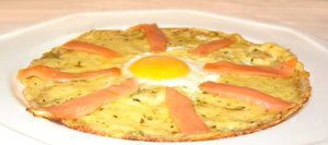 Pannenkoek met ei, zalm en prei