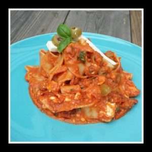 Pappardelle met Feta, Olijven, Basilicum en Tomaten