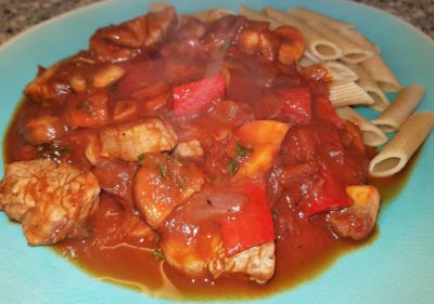 Pasta met varkenshaas in rode wijn- tomatensaus