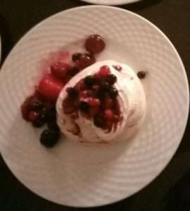 Pavlova met rood fruit
