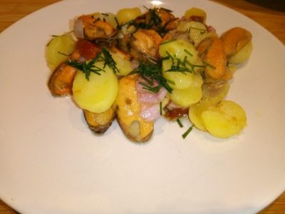 Salade van mosselen en aardappelen