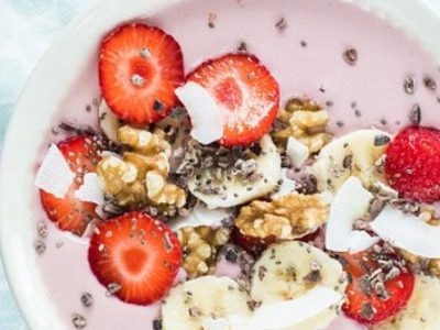 Smoothie bowl met banaan en aardbei