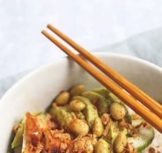 Sushi bowl met kip of zalm