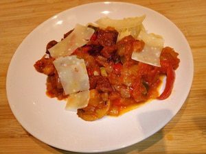 Tagliatelle in een saus met chorizo