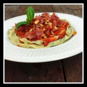 Tagliatelle al Basilico e Prosciutto di Parma