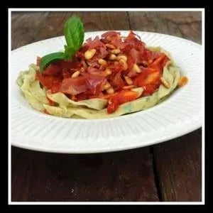 Tagliatelle al Basilico e Prosciutto di Parma
