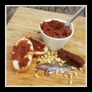 Tapenade met Ansjovis en Pijnboompitten