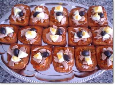 Toastjes met gegrilde salade