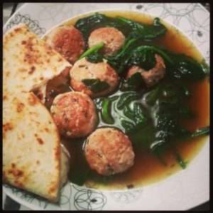Aziatische Tonijn en Gehaktballetjes in bouillon met Spinazie Lees meer: https://www.mijnzuskooktvandaag.nl/products/aziatische-tonijn-en-gehaktballetjes-in-bouillon-met-spinazie/