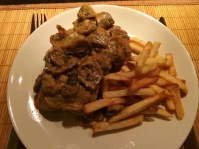 Varkenshaas met champignon-mosterdsaus