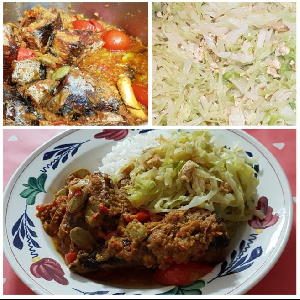 Verse makreel in boemboe saus, orak arik met witte rijst