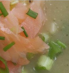Witlofsoep met zalm